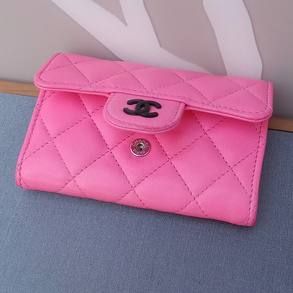 💝 CHANEL Pink Quilted Lambskin Flap Card Holder EUC - Picture 3 of 14